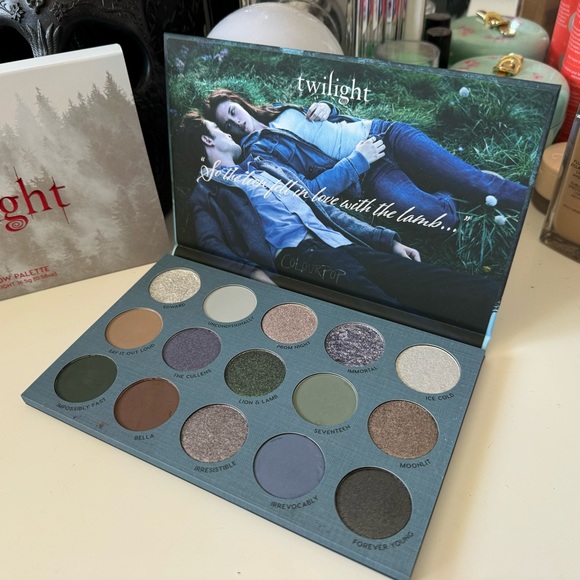ColourPop x Twilight Twilight Eyeshadow Palette Vegan & Cruelty Free - Picture 1 of 5